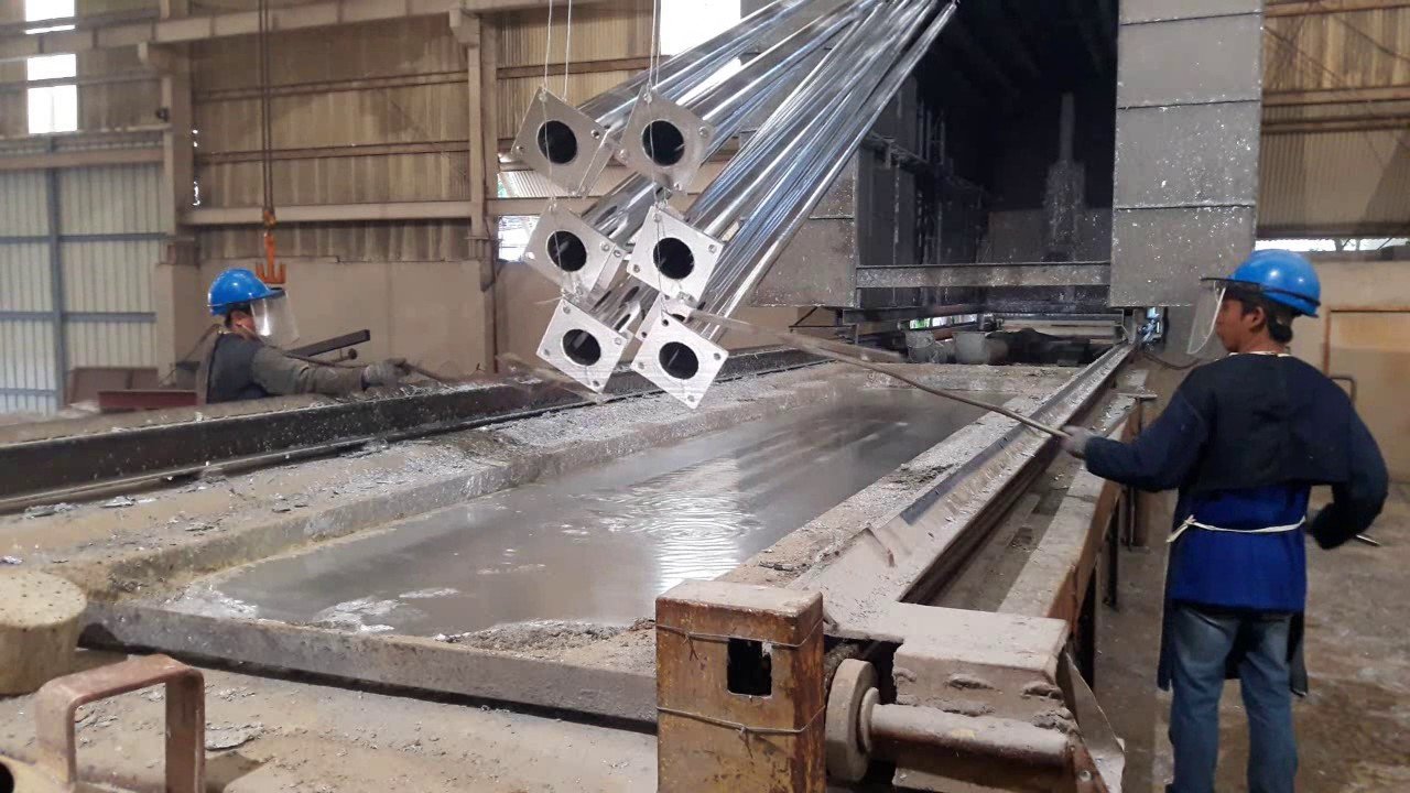 Hot-dip galvanizing bath